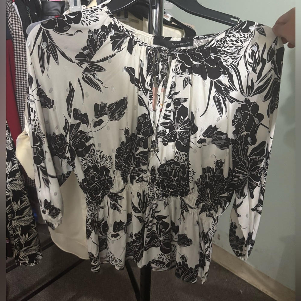 Harve Benard Monochrome Floral Print Blouse